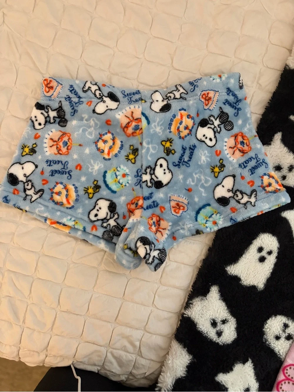 Vintage Style Peanuts Snoopy Sweet Treats Plush Lounge Shorts (Size L) 🍰✨